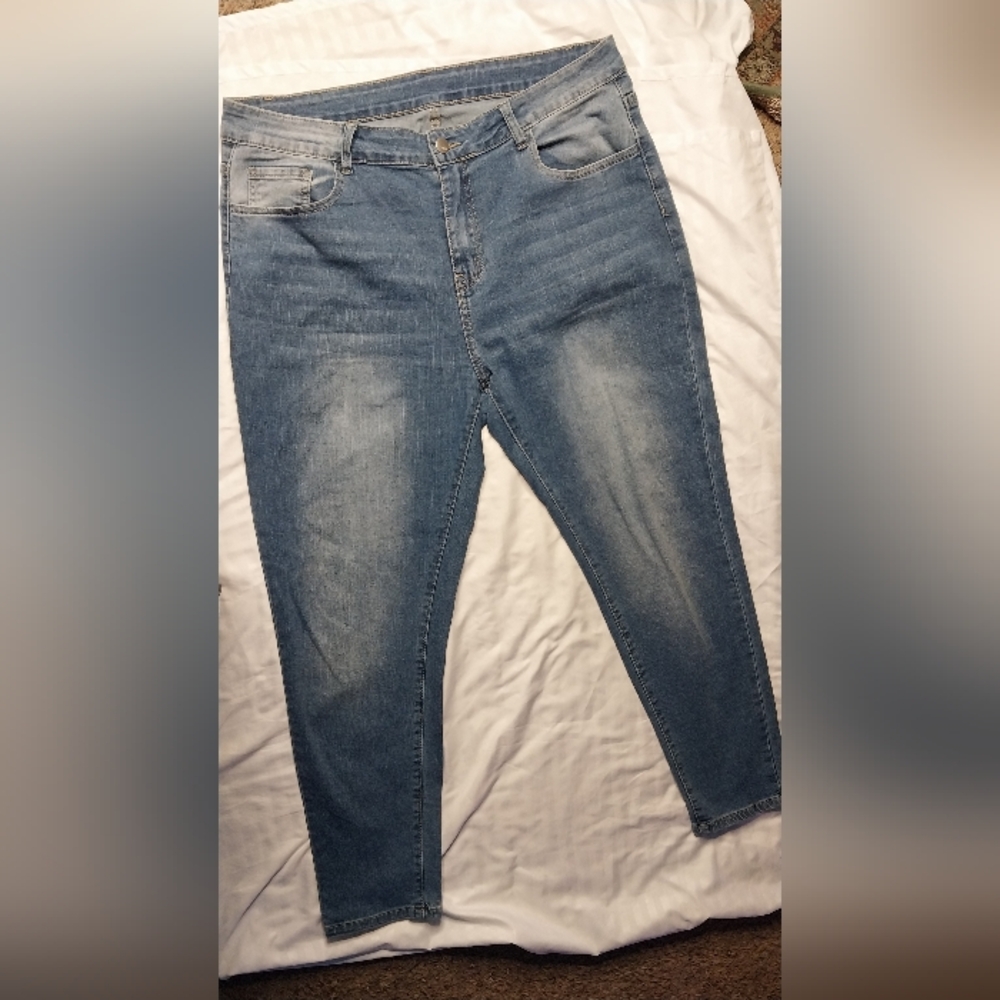 ​Boutique Skinny Jeans Light Wash Distressed High Rise Size 1XL (14) Stretch